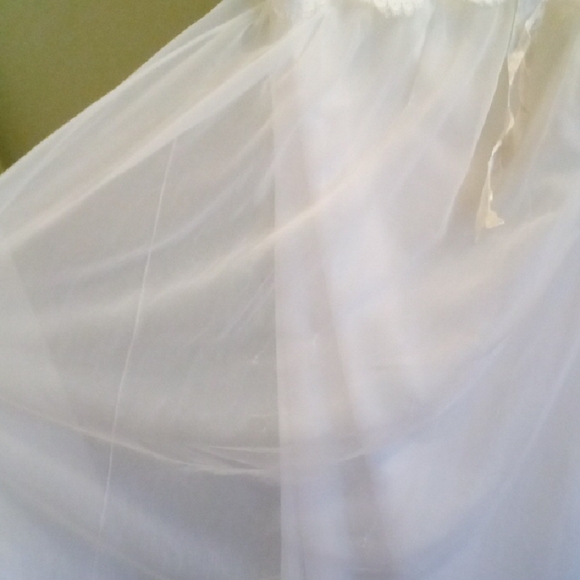 Womans Vintage 36c White Lace Sheer Chemise with Airy Fit and Floral Details - Picture 7 of 8